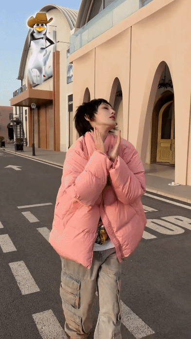 彭小苒短发哪哪都不一样了长发彭小苒是古装剧里的惊艳美人，短发直接变成可爱搞笑女