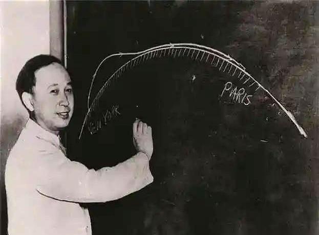“太阳打个来回，火箭得加多少吨燃料？”——1962年，钱学森把这张只写一行字的