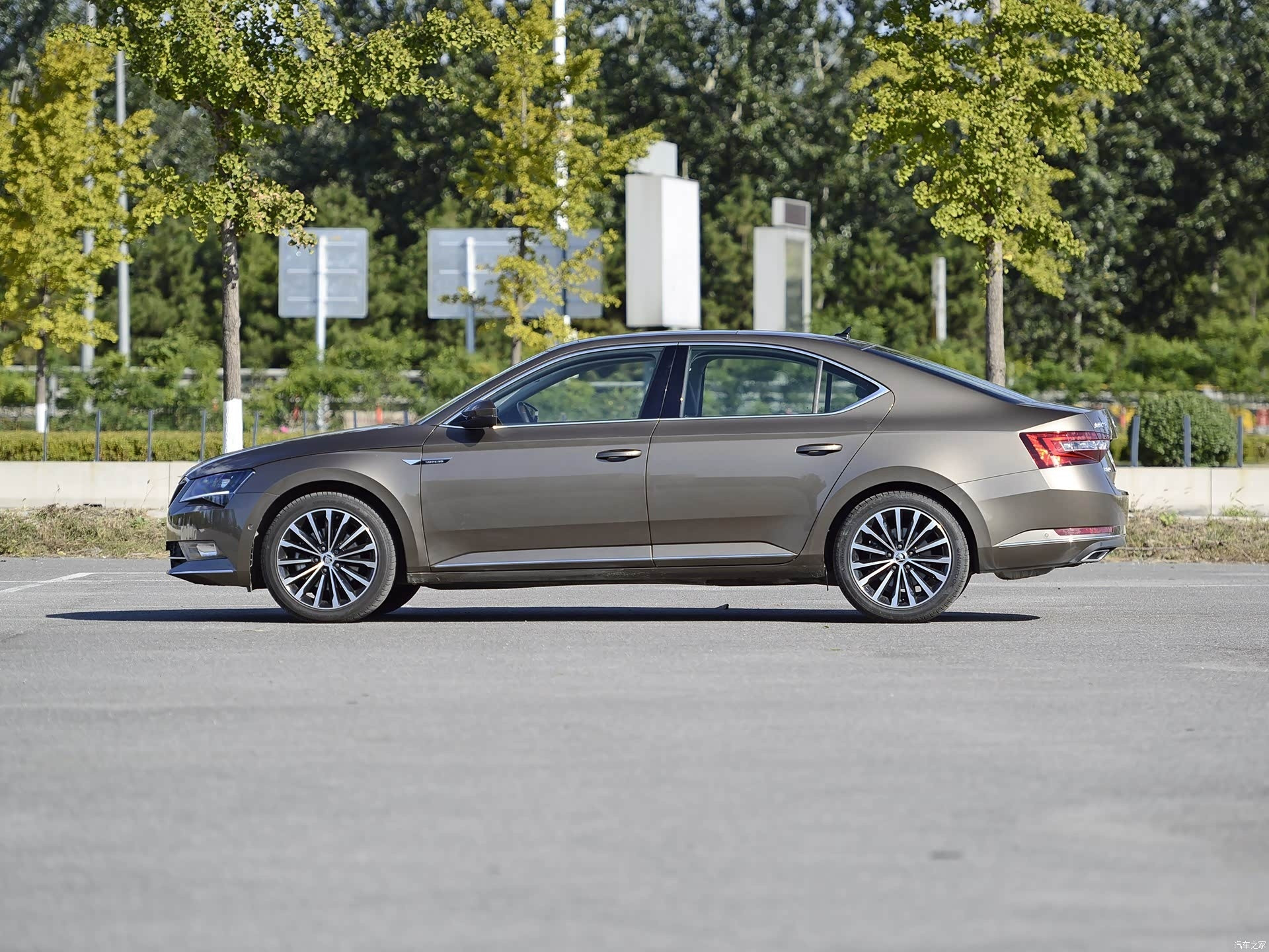 华聊车事斯柯达或将退出中国市场这两天很多人都在讨论斯柯达，因为以后可能在国内市