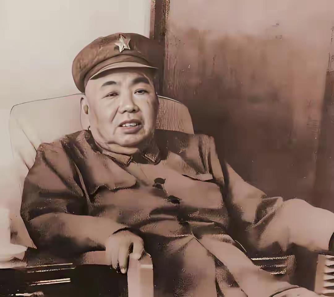 许世友破例两次护山东小伙，离别一句话藏深情，32年后墓前军礼泪目1973年