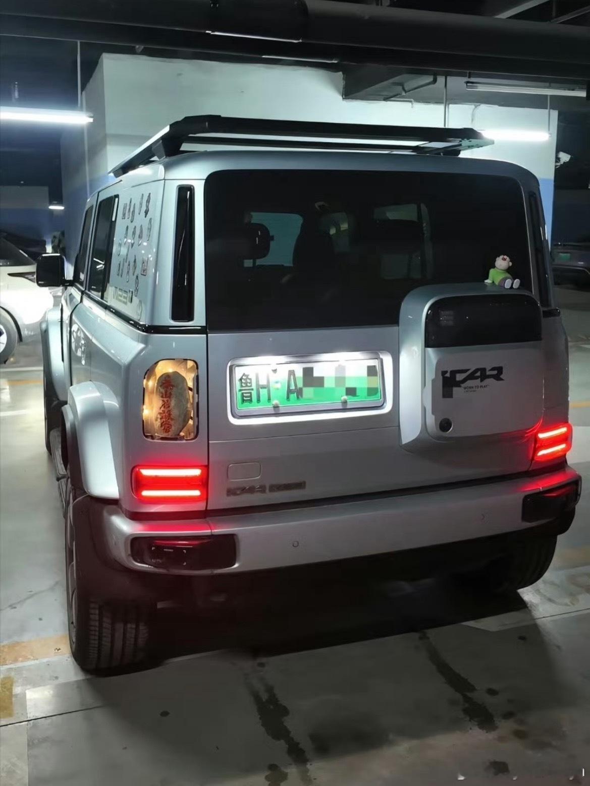 好家伙车里放泰山石敢当？！[捂脸哭]不知道为啥看的头皮发麻​​​