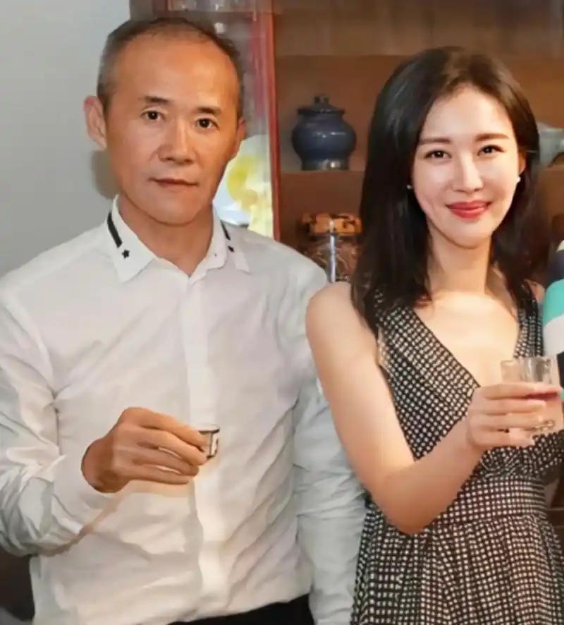 【风波后的王石谈婚姻、田朴珺和开除表妹】8月25日，王石接受新采访时，谈到几个颇