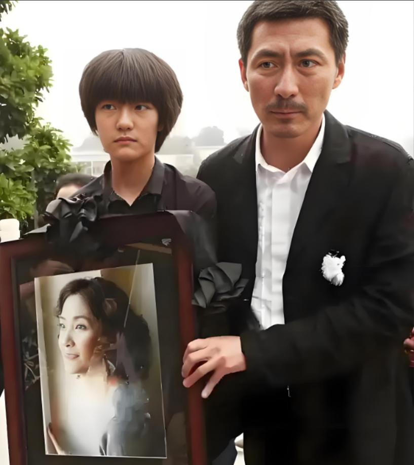 2005年，张子健拍完戏回家，妻子李婷突然对他说，“我们离婚吧”。张子健懵了，“