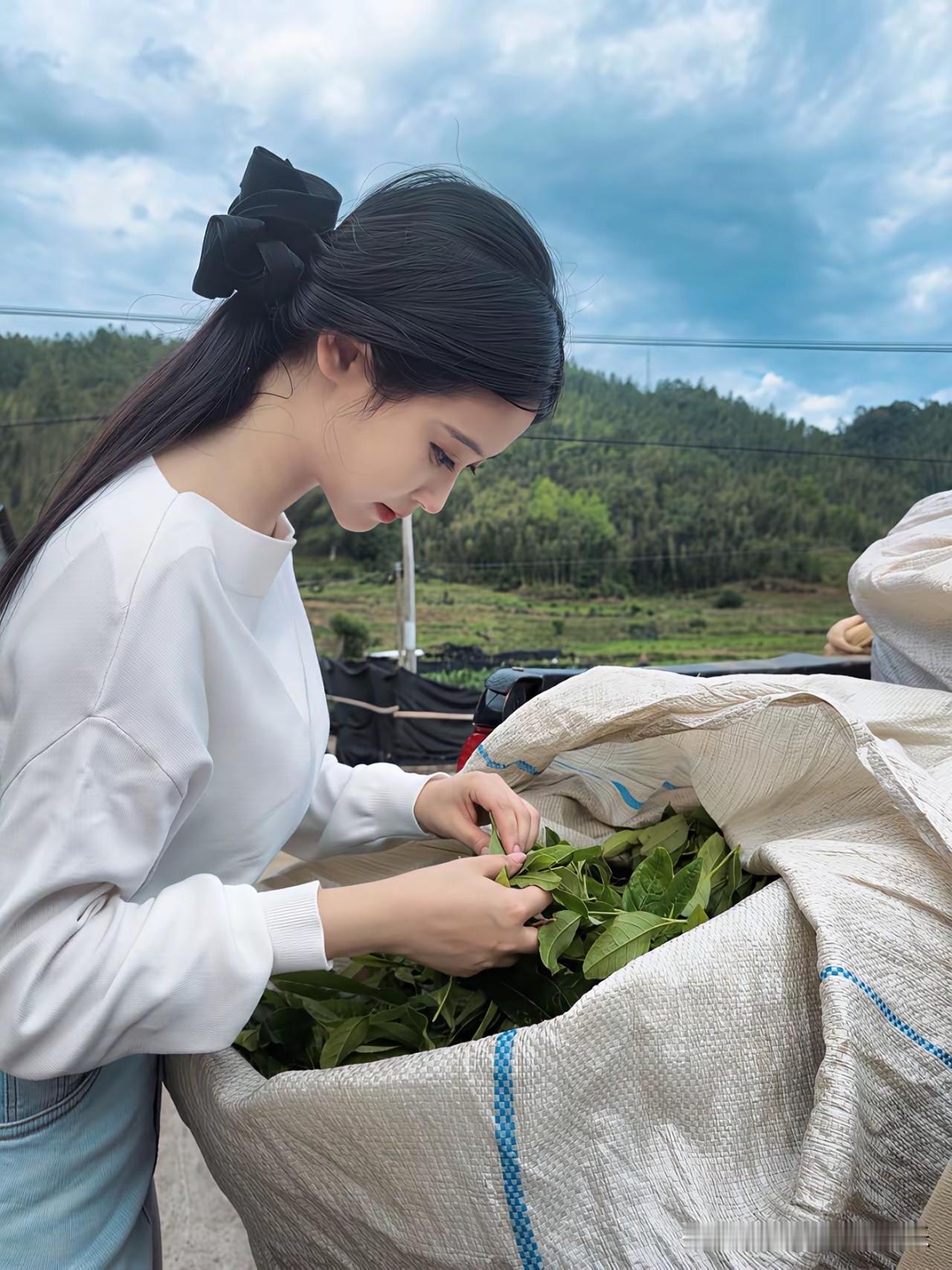 不得不说，这样的颜值，在村里算得上天花板了吧？