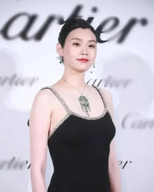 30岁的奚梦瑶嫁给了24岁的何猷君，她问何猷君：你以后会不会花心？你以后会不会娶