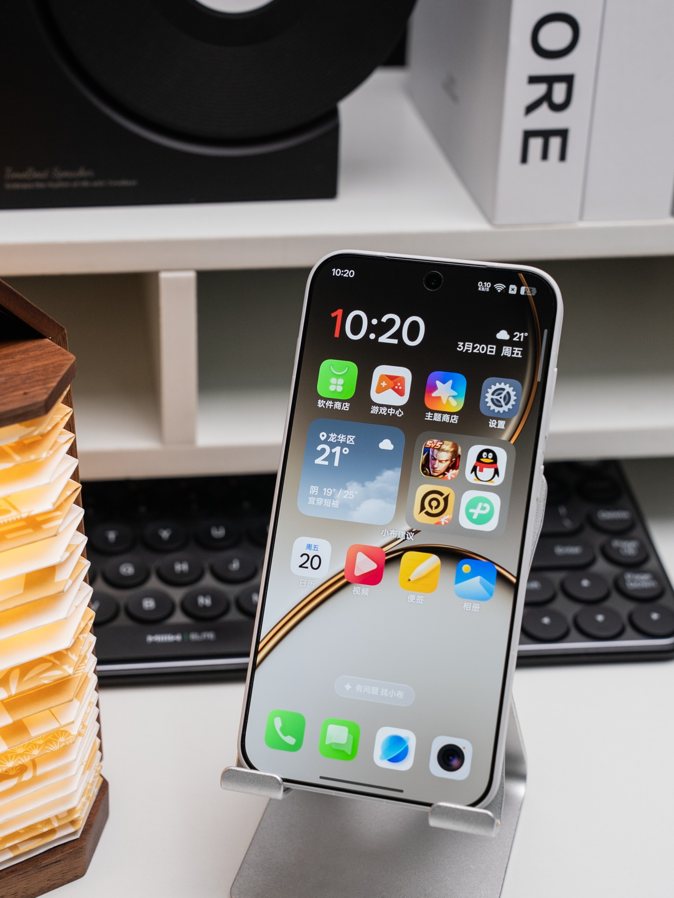 说实话，这一代一加15t的「治愈白巧」白色版本确实有点“高级感”后盖采用