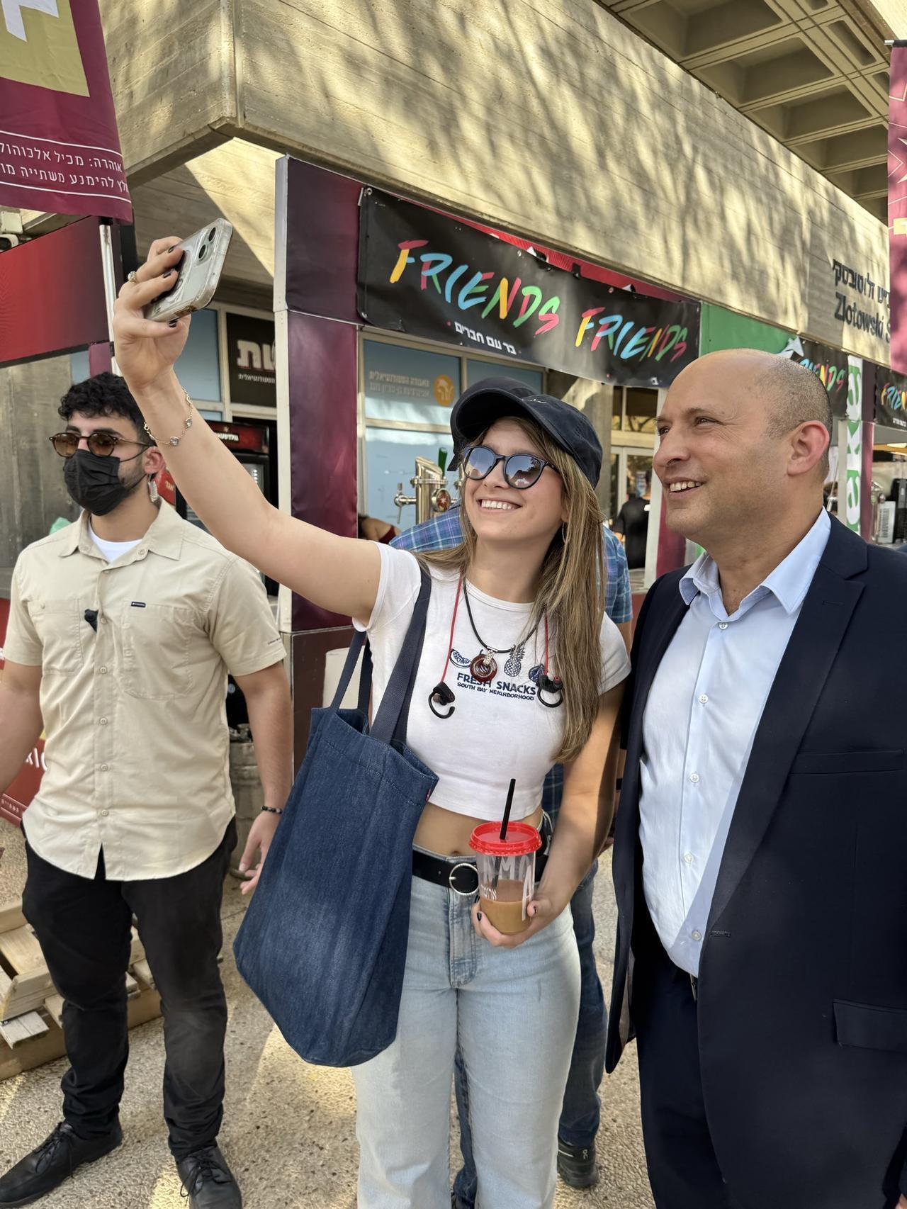 伊朗黑客发起章鱼行动，目标直指以色列前总理。本周三，自称有伊朗背景的黑客组织“