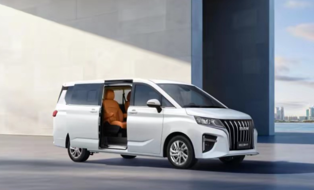 又一款曾经凭借友商混日子推出的MPV车型上新款，那就是北京汽车制造厂锐胜王牌M7