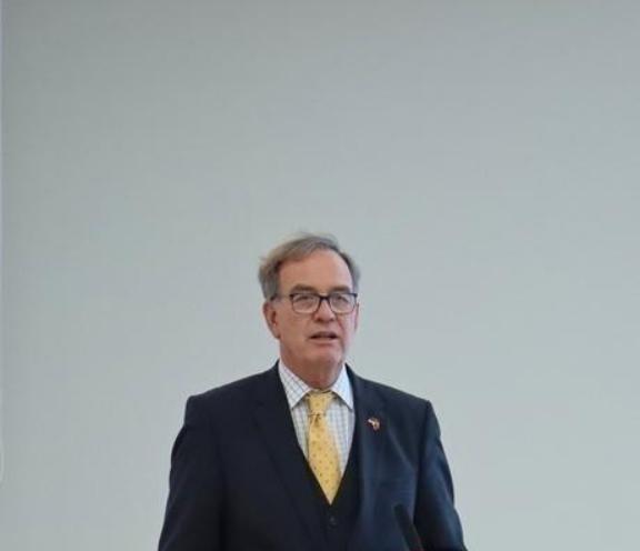 德国曾说：中美打不起来了，因为打了也白打！日前德国教授坦率指出：美国不是害