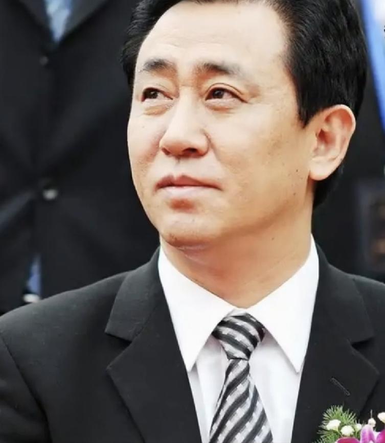 恒大案宣判：一众高管纷纷获刑，千万年薪的任泽平全身而退恒大系列案件一审落槌，许