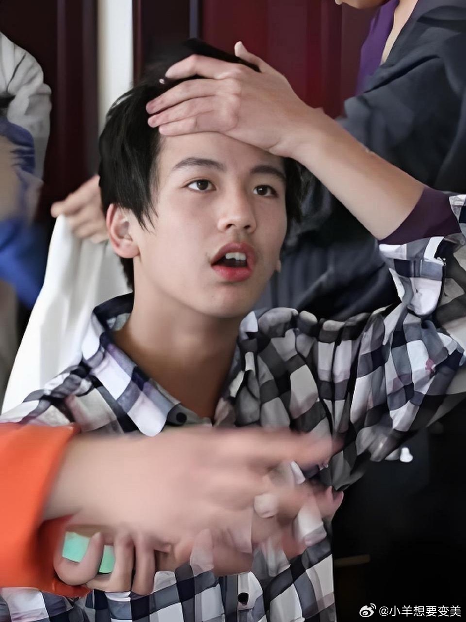 张凌赫张家玮我不行了张凌赫以前给人一种很好追的感觉哈哈哈哈哈哈哈哈