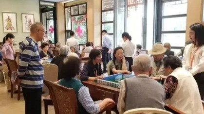 我在打麻将时输了23万，结果老公打了我几个耳光，还一脚踹倒在地把我的脸弄破了！我