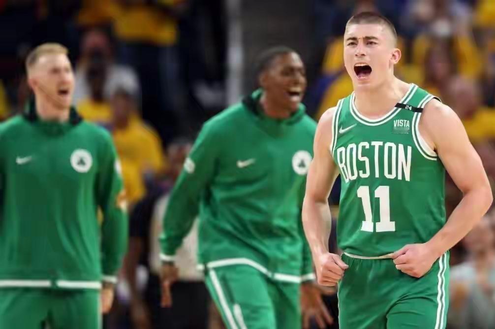 太抢戏了今天的NBA“黄绿大战”，最耀眼的明星不是东契奇、也不是杰伦布朗、更不