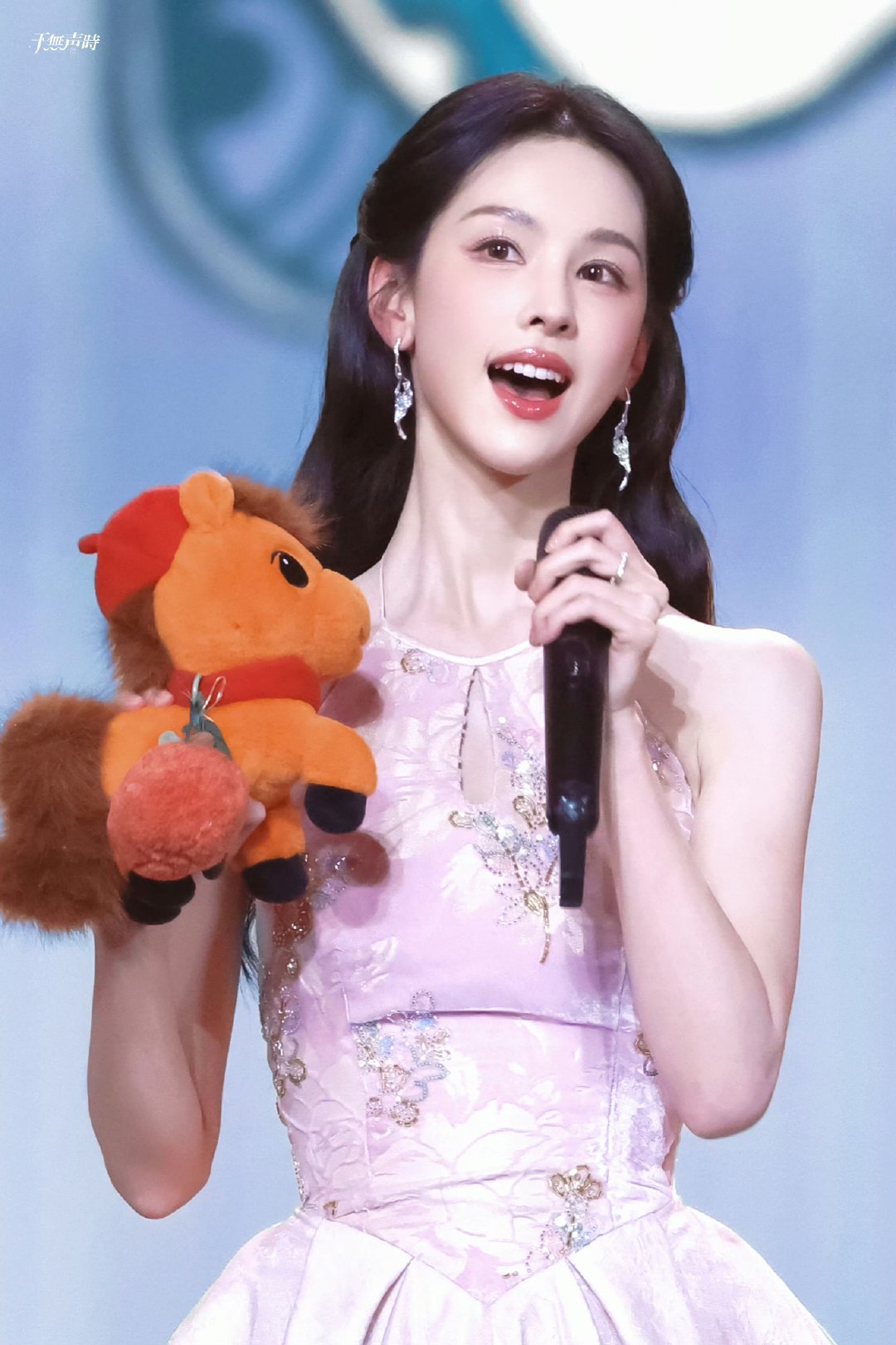 陈都灵百花迎春粉裙造型陈都灵百花迎春路透饭拍美萌的嘟嘟大王！对我眼睛太友好了！