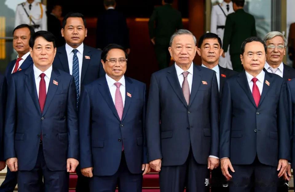 越南“四驾马车”换届，表面看是轮替，实则暗战不断！苏林卡年龄，梁强缺资历，陈青敏