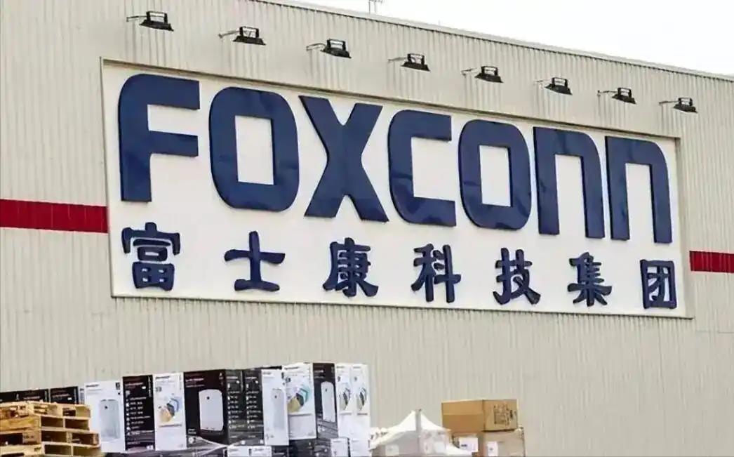 富士康倒得猝不及防，郭台铭当初八成没料到：当年大陆厂区彻夜通明的代工霸主，如今竟