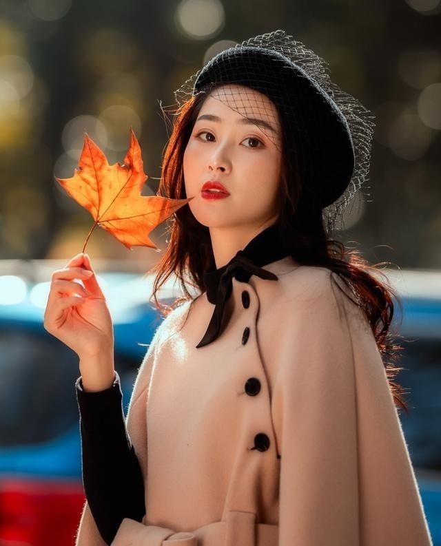 手机摄影大行其道的今天，用手机来拍摄人像屡见不鲜。现在拿手机拍人，真正难的已经