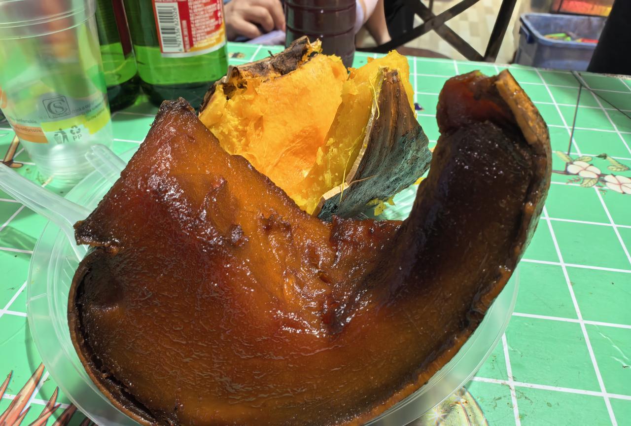 作为去过3次新疆的山东人，对新疆美食那是爱得深沉。来到新疆，烤羊肉、烤南瓜、羊蹄