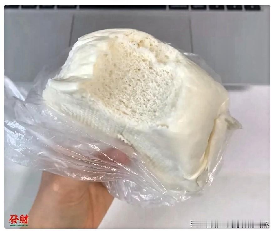 42岁的存款底气我今年42岁，手里攒下了62万。每月雷打不动存6000，上班