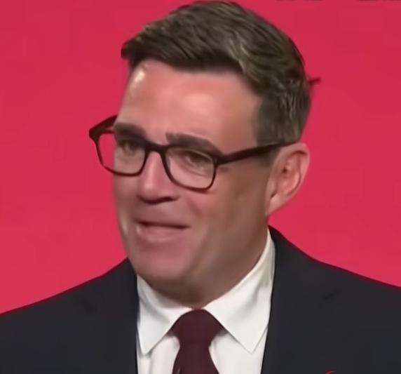 英国新首相刚上任就打电话给中方，说坚持一个中国，要把中英关系拉到最高水平。主要还