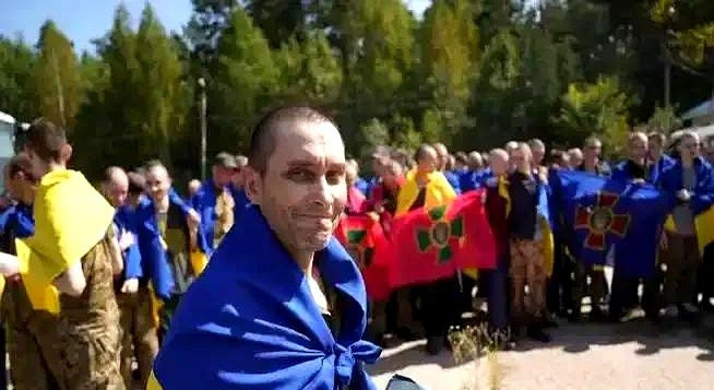 俄乌战俘待遇真是天差地别简直不敢相信！俄乌交换战俘，结果