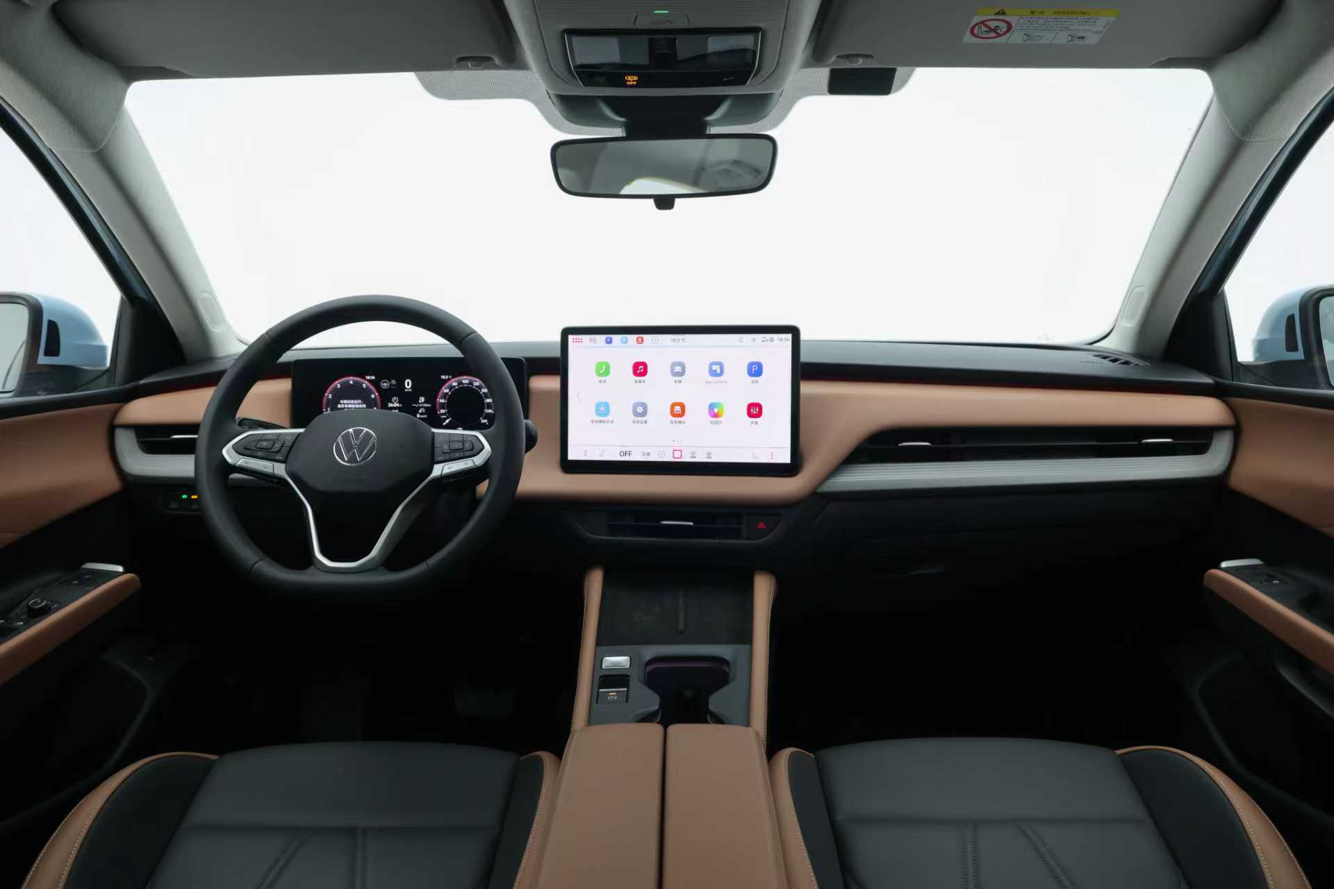 看了全新速腾S实车，我决定放弃买新能源车的念头星光矩阵大灯在夜色中...