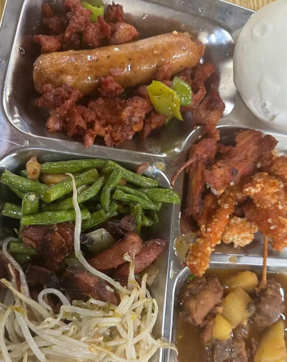 这是我们工厂6元一份的晚餐，我妈说太贵，你们觉得怎么样