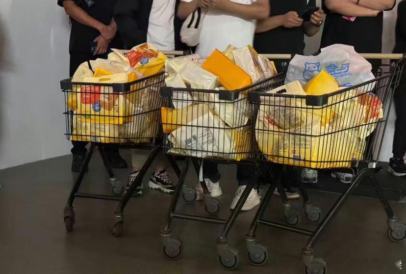 虞书欣：饭撒是吧，给了撒饭是吧，给了都不白来不白来哈​​​