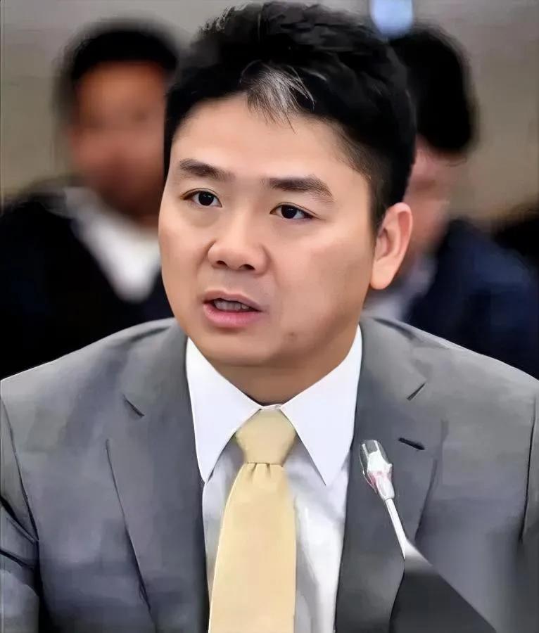 刚刷到条冷消息我看完直呼离谱你根本猜不到东哥闷声把手伸到了哪块生意里。