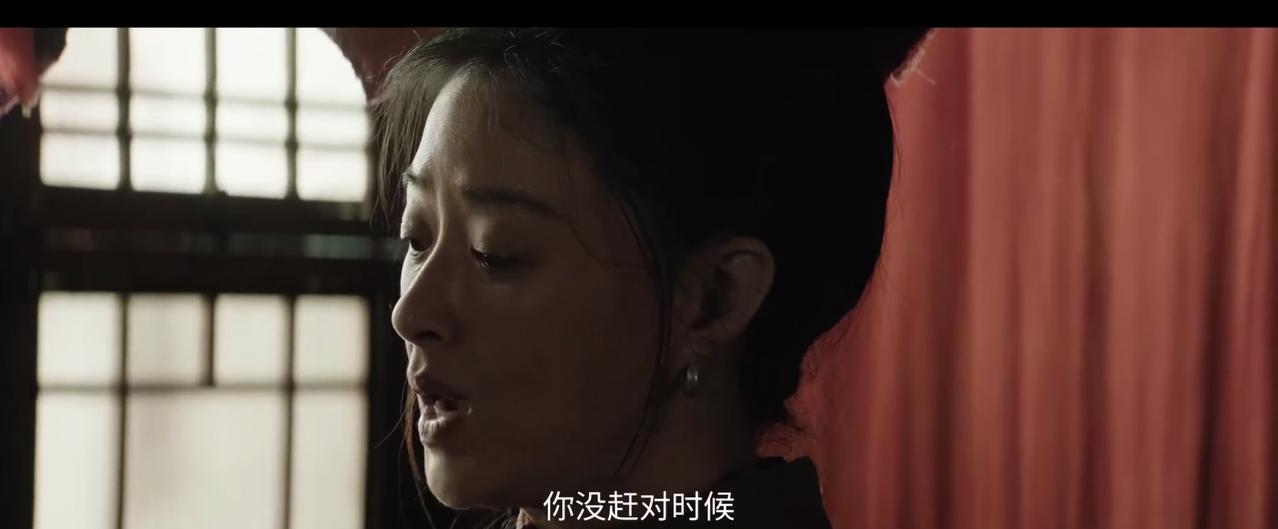 《归队》大阔枝的酒馆店里来了一个客人，他自称是元宝镇来的，大阔枝赶忙给他准备酒