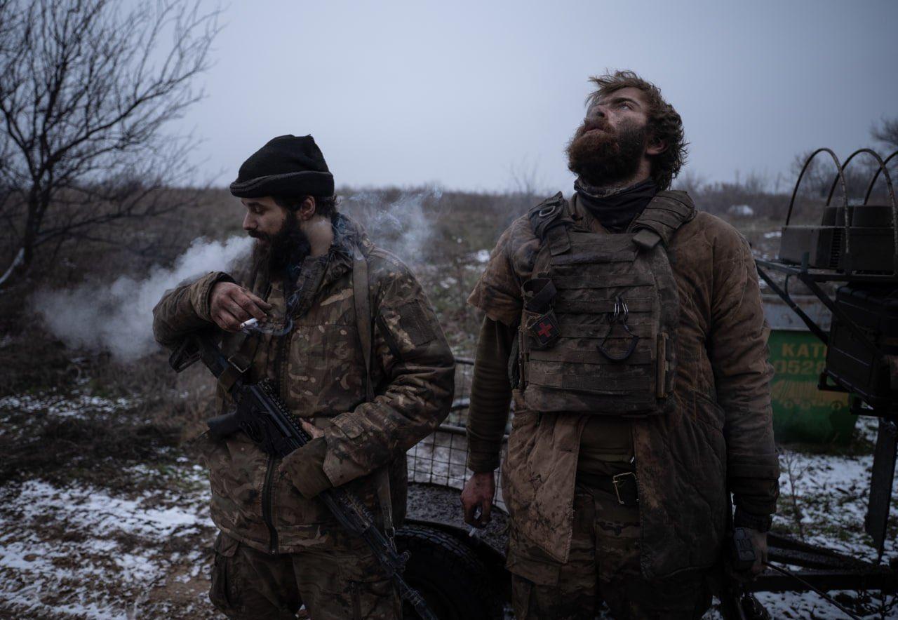 乌军第93旅这两位老兄的事迹估计够“吃”一辈子的了！12月23日的轮换车停在