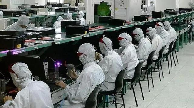 富士康竟崩得如此猝不及防，郭台铭当初怕是万万没料到，曾经大陆厂区彻夜通明的代工霸