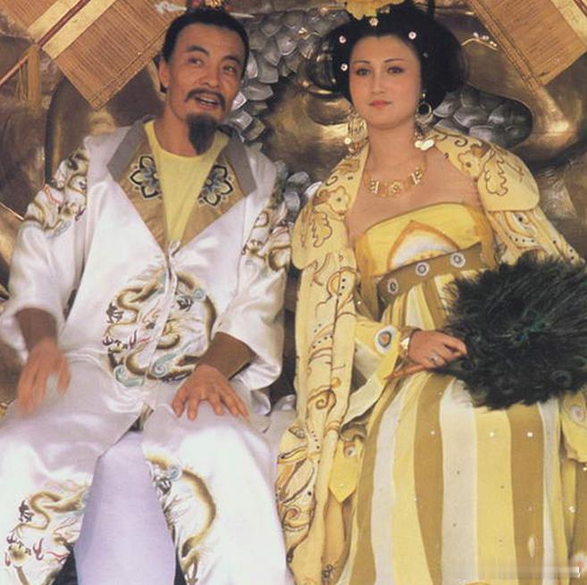 在中国历史上，皇位之争往往伴随着兄弟相残——李世民杀建成、元吉，康熙朝的九子