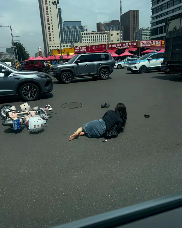 她才多大？就开始风韵犹存。