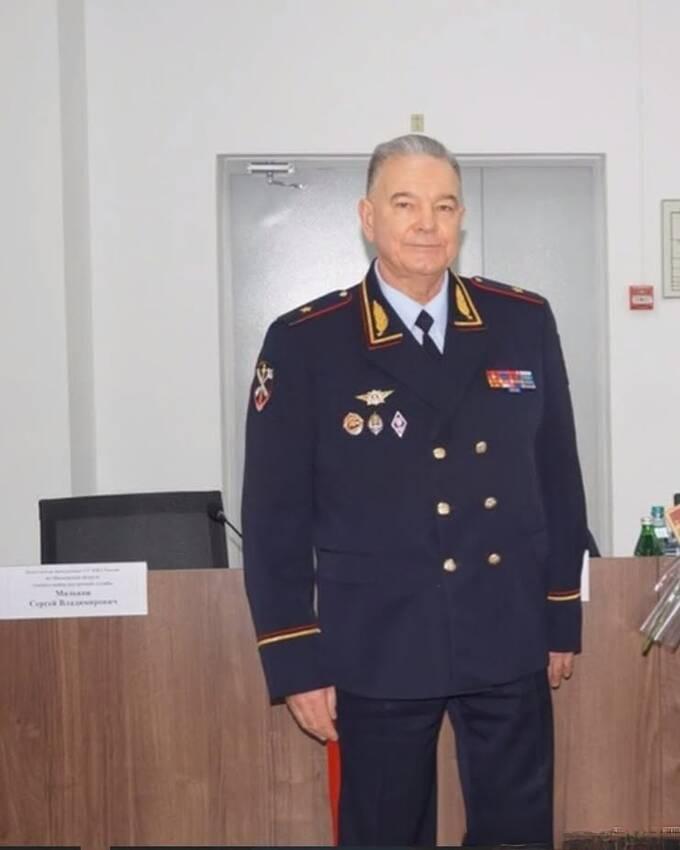 莫斯科州内务总局少将因涉嫌燃油盗窃案被拘留。涉案人员为谢尔盖·马尔科夫，他是莫斯