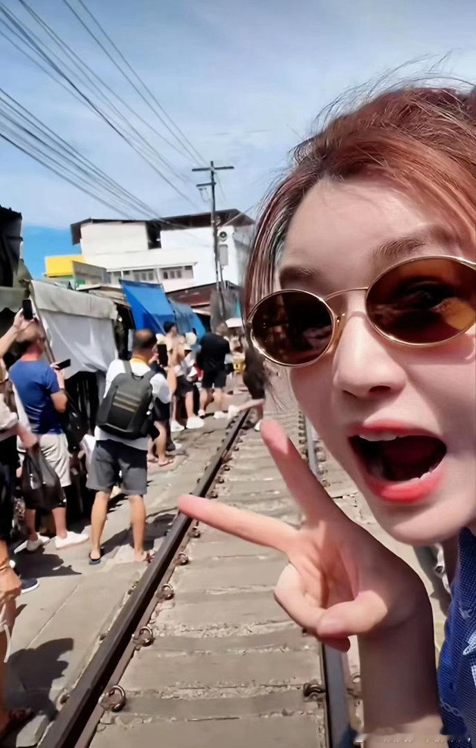 才知道陈妍希儿子名字陈睦辰陈妍希在采访中，谈起儿子，别提多骄傲了啊，她说儿子星星