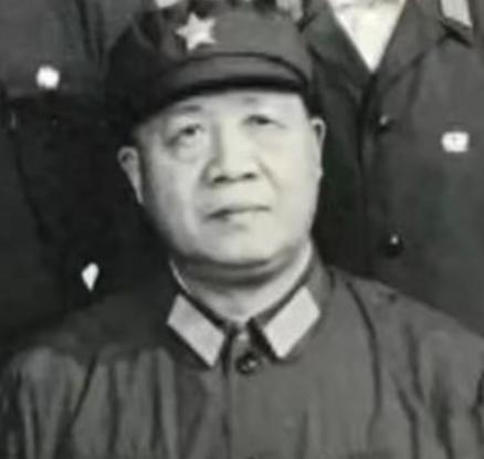 抗美援朝最牛团长，三次被降职却毫无怨言，授衔时主席亲自过问一个在朝鲜战场带兵