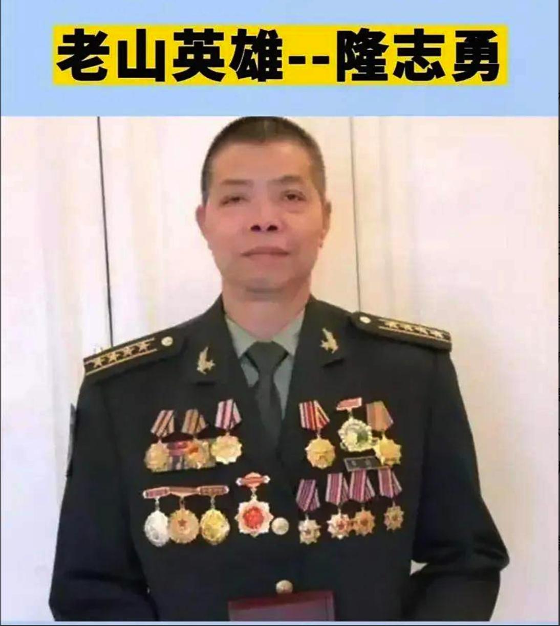 1985年，南疆边境河边。几名越军举着枪大喊大叫。其中一人攥着15万越南盾赏金，