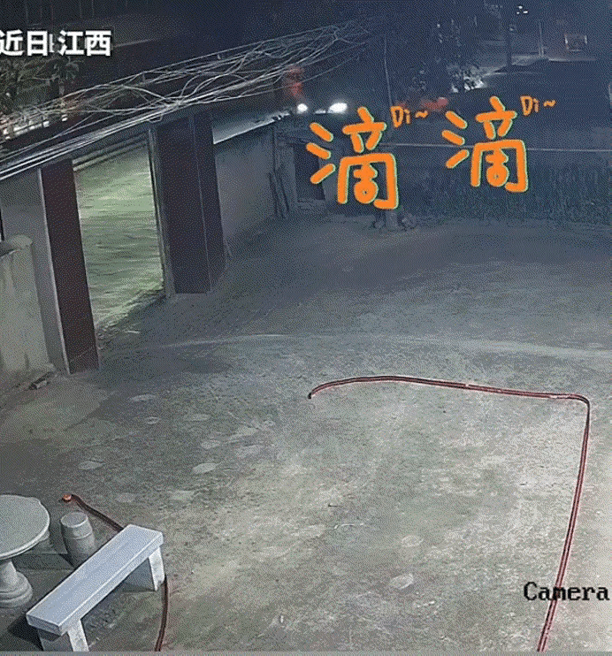 “泪目！”一位00后小伙经过五年的打拼，终于购置了属于自己的汽车，他开着爱车往家