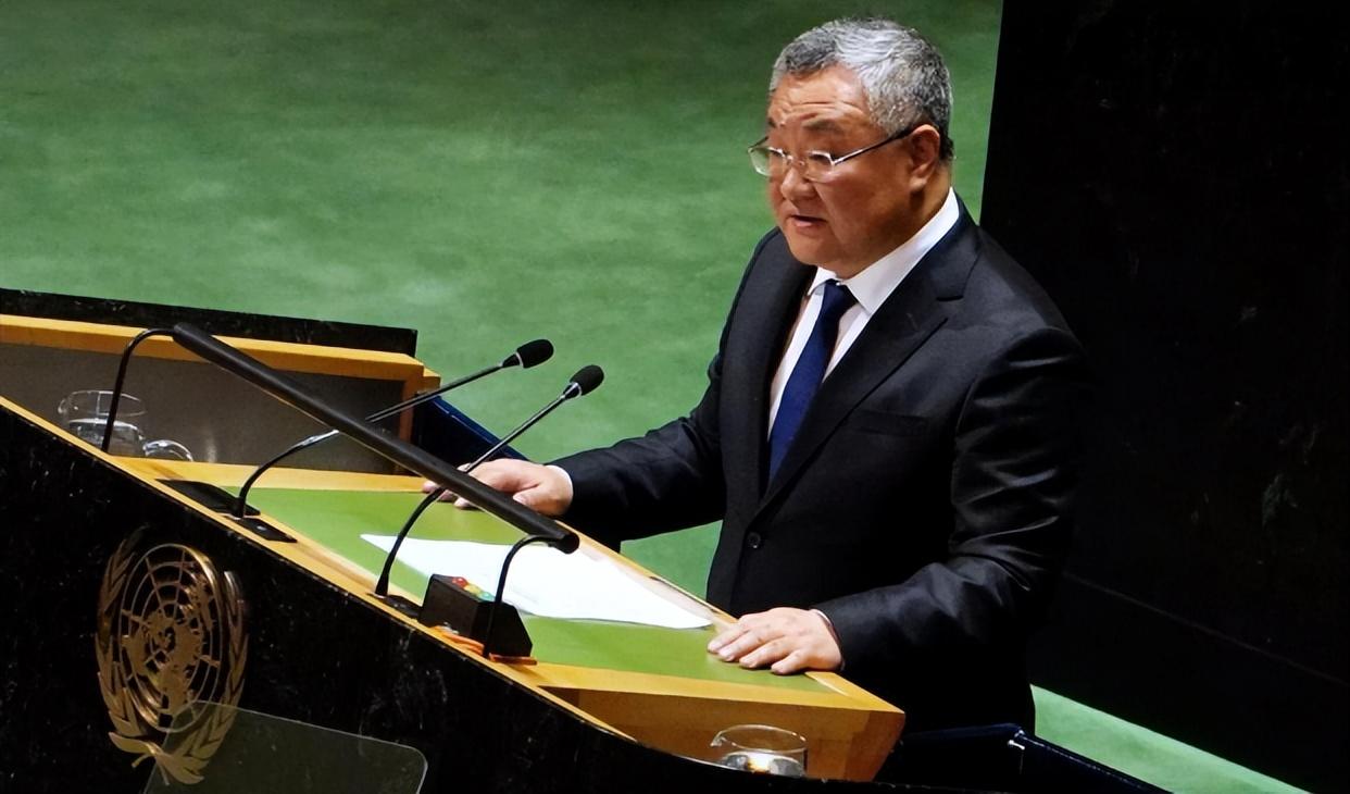 留给乌克兰的时间只剩3天！泽连斯基拒绝美国和接受卖国之间艰难抉择，中国的话斩钉截