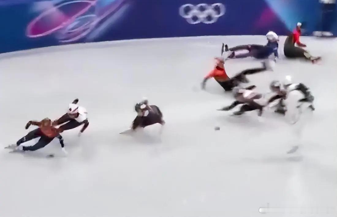 2位中国选手4年白费了！短道速滑规则遭批：为啥要为对手错误买单北京时间2月15日
