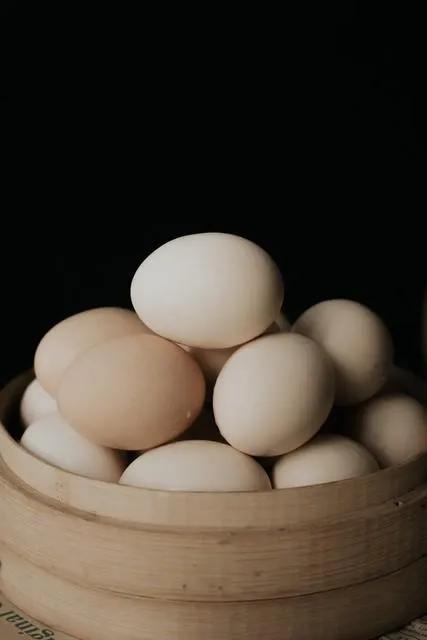 夏天到了鸡蛋这样放冰箱，等于在吃毒蛋！93%的人都放错了很多人买回鸡蛋，习惯