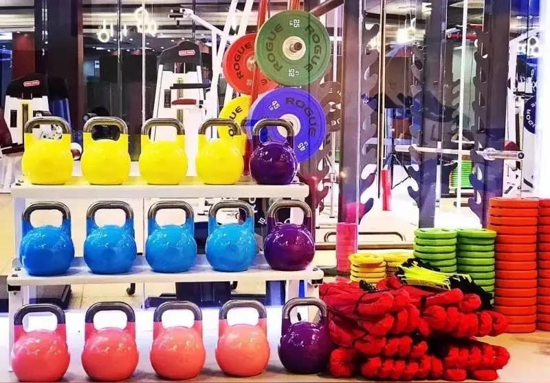 拒绝精致摆烂！南宁“铁皮大棚健身房”爆火，网友：强者从不抱怨环境在南宁这座充