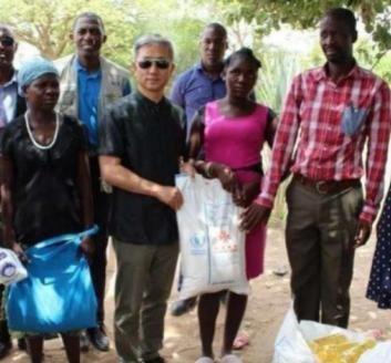 中国曾援助了非洲一小国近4千吨大米，可谁都没想到，这个小国最后竟回馈了我们一个天