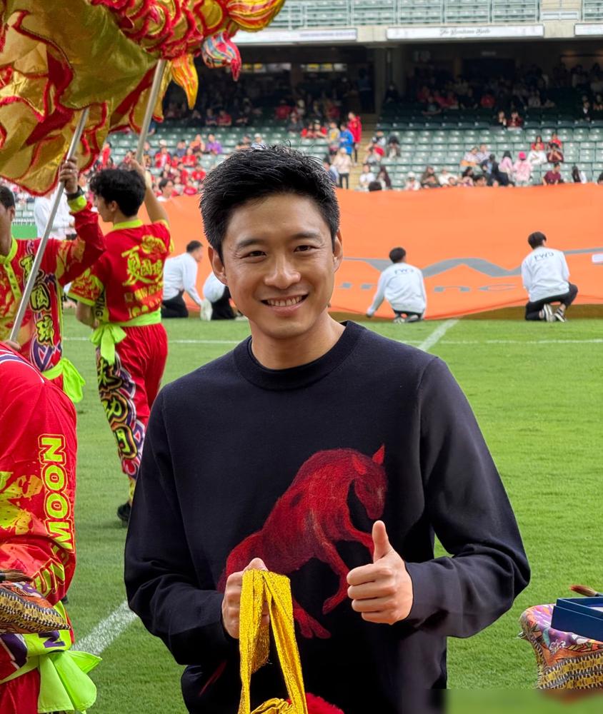 相差14岁，霍启山与娜然，原来故事已悄悄写了10年。佛罗伦萨美术馆，80岁的