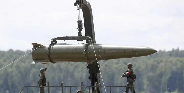 俄乌战争到现在，俄军有哪些表现不错的武器?目前来看，伊斯坎德尔导弹，柳叶刀无人