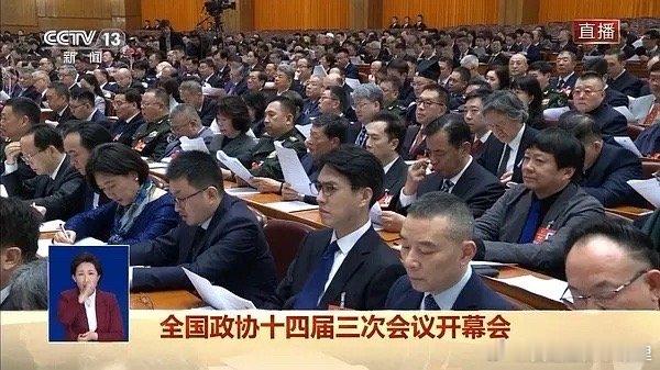 靳东建议成立国家遗嘱库大家想看靳东从z还是想看他演戏？​​​