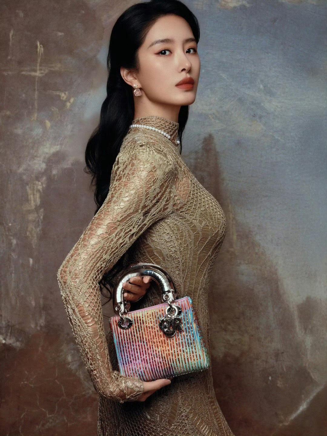 杨采钰×“DIORLADYART10”展览造型大片📸inDi