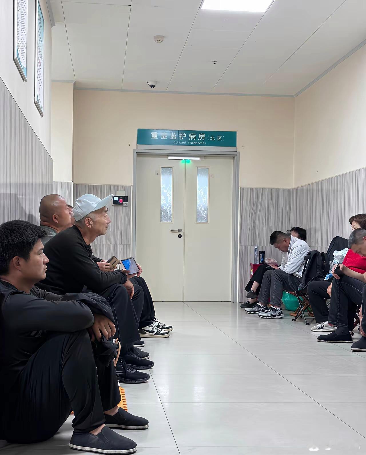 扎心！97岁姑父躺了lCU3个月，最后却让人心疼！姑父97岁高龄，离休干部