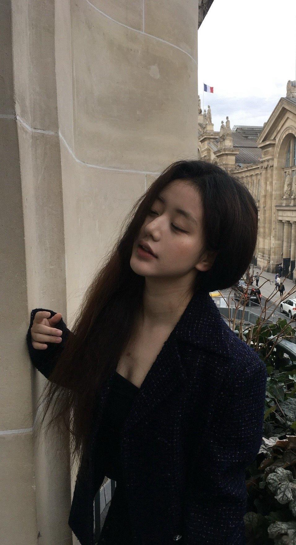 看到了吧，头发不顺其实根本不影响美女是美女。。。。。[哭哭]​​​